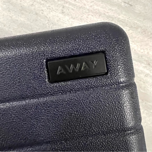 United Polaris Flight Away Travel Toiletry Amenities Kit - Picture 2 of 13